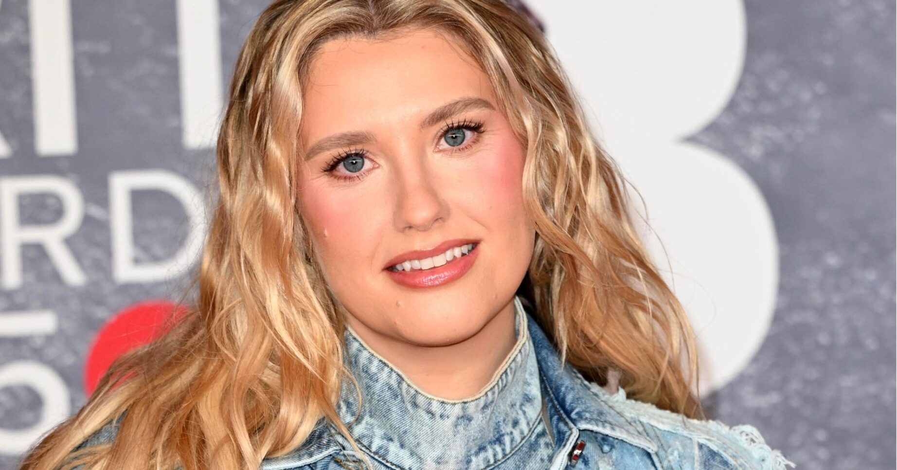 Ella Henderson smiling