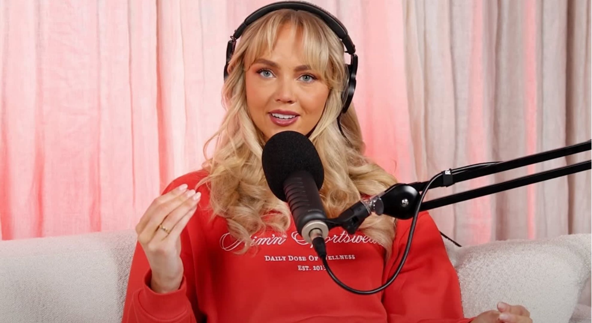 Annie Knight talking