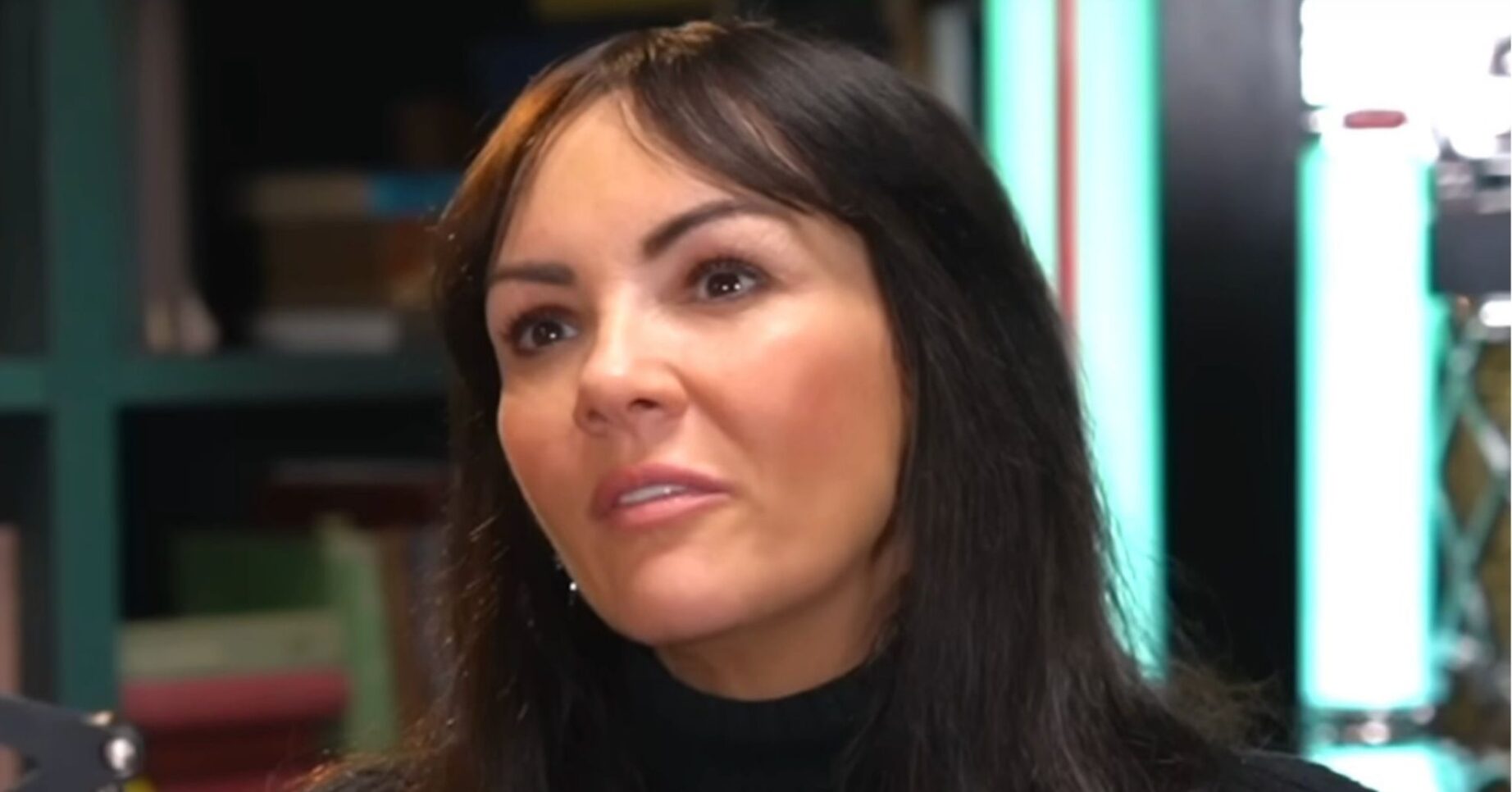 Martine McCutcheon looking above