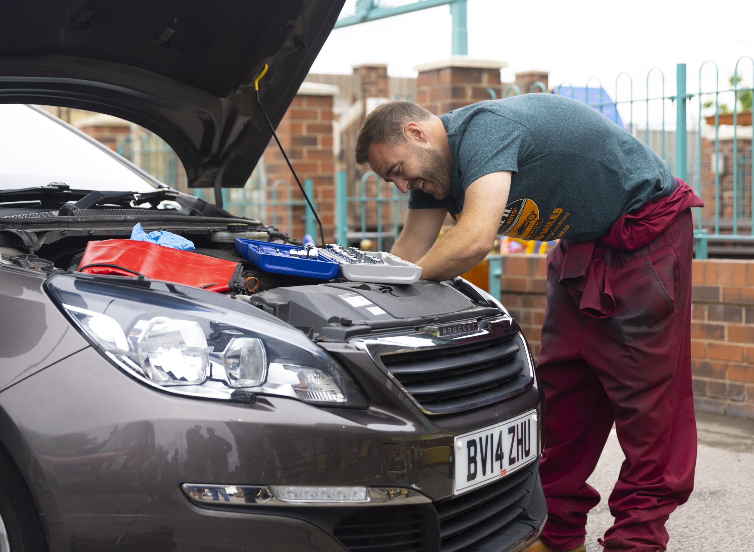 Tyrone fixing car in Corrie