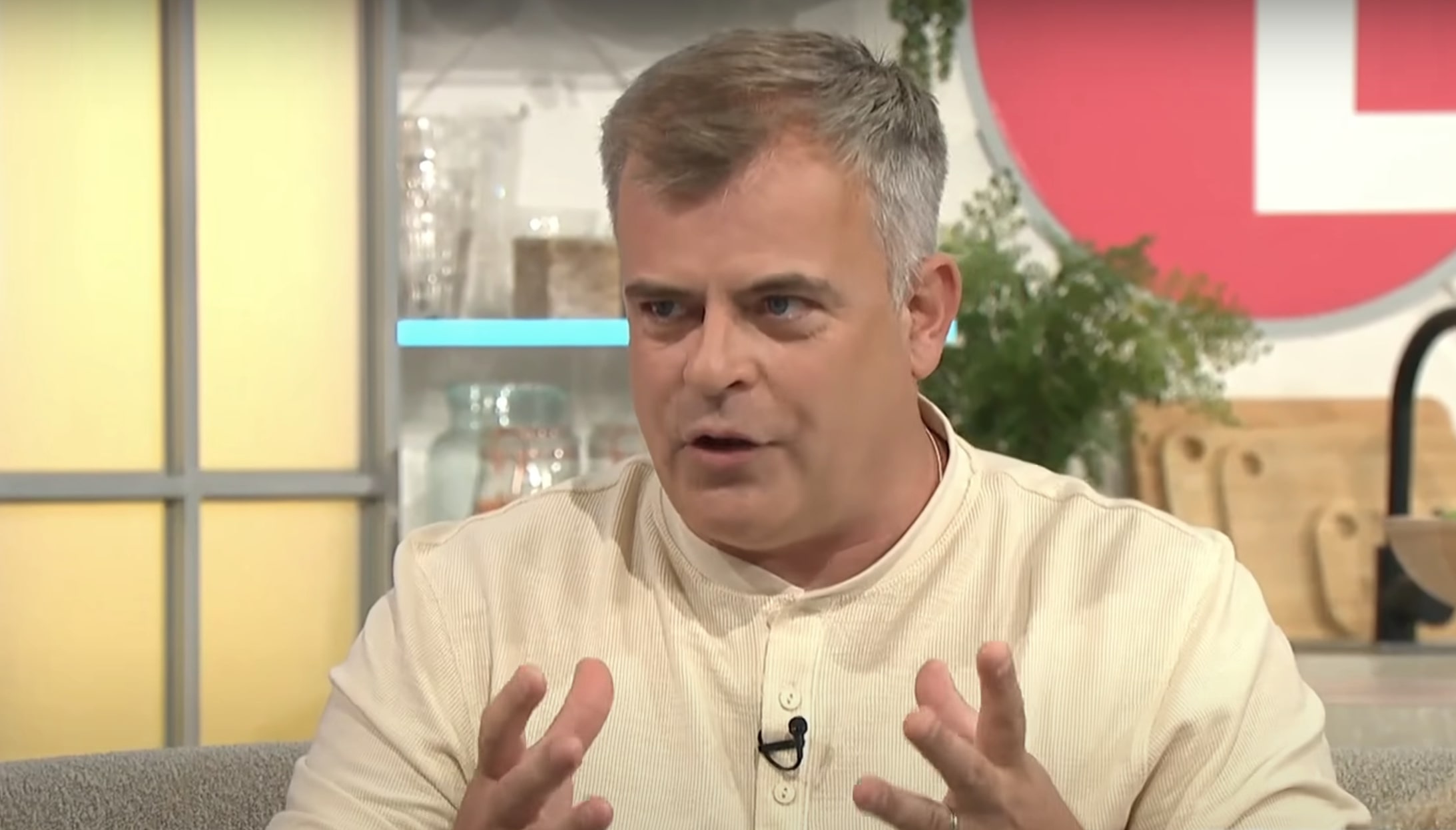 Simon Gregson on Lorraine