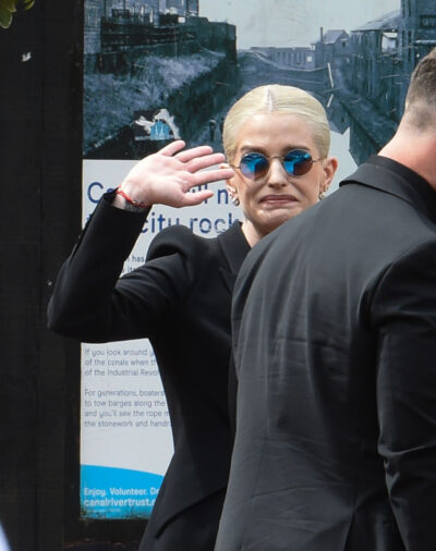 Kelly Osbourne waving and crying