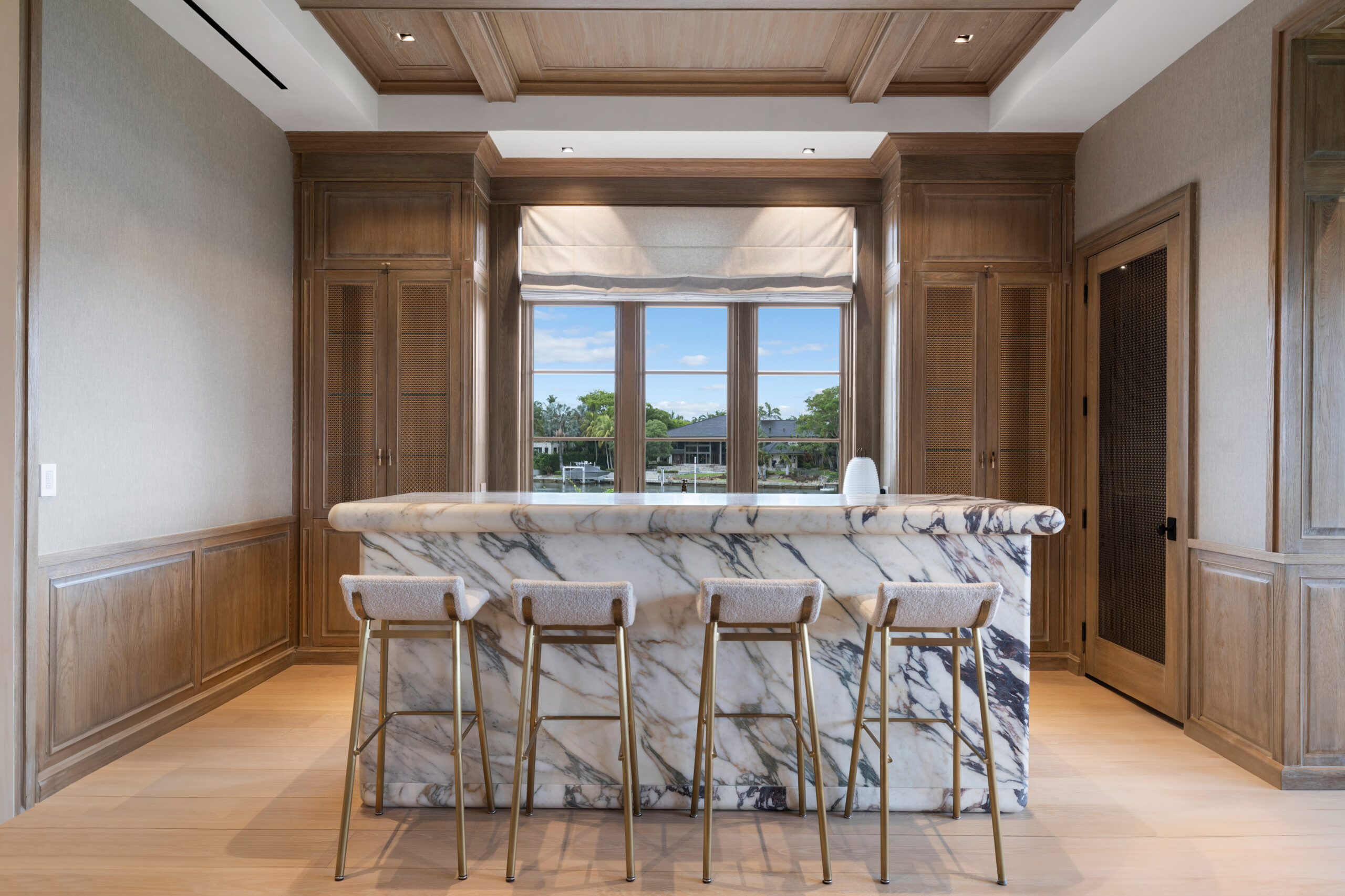 A black and white marble bar at Robbie Williams' house.