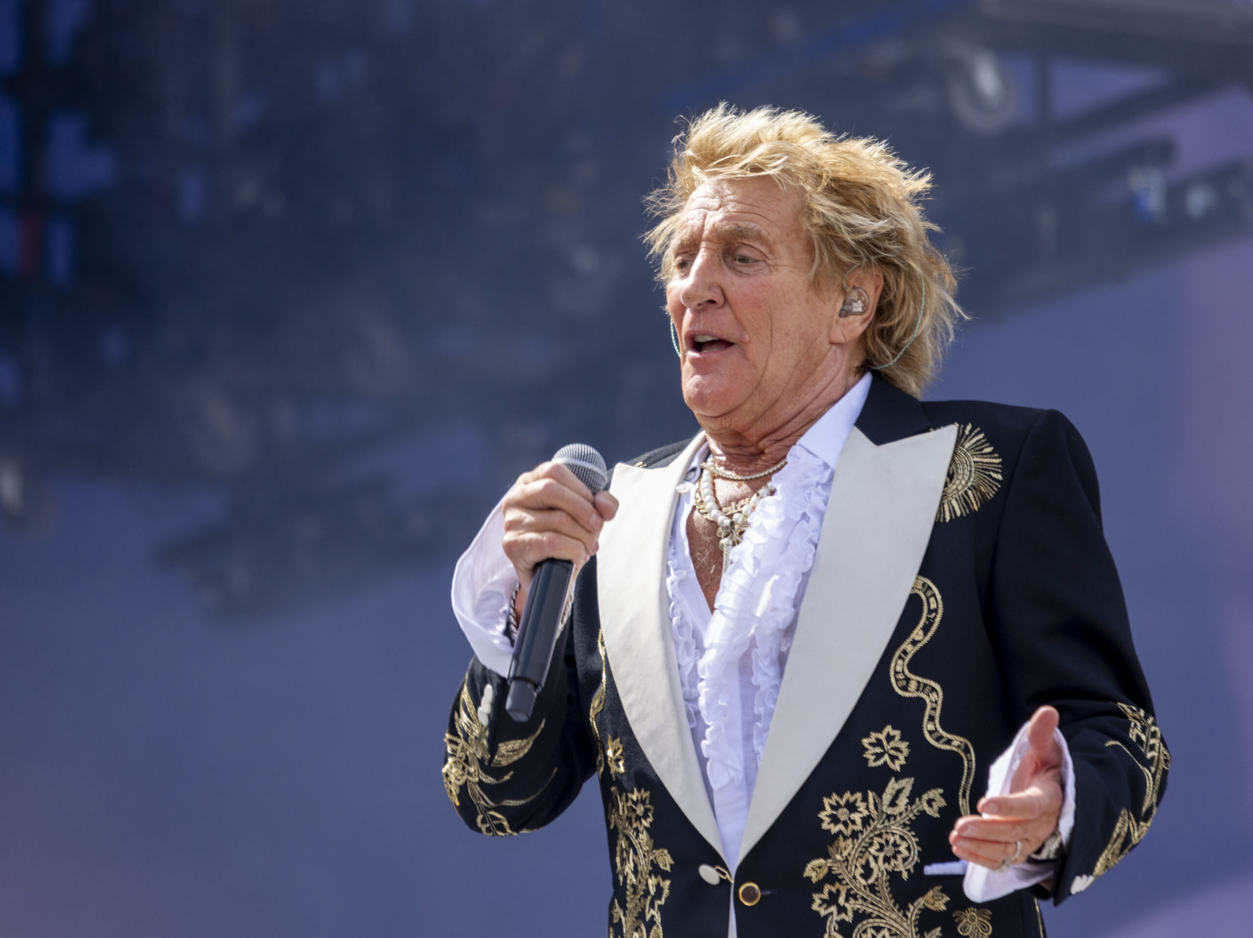 Rod Stewart on stage at Glastonbury