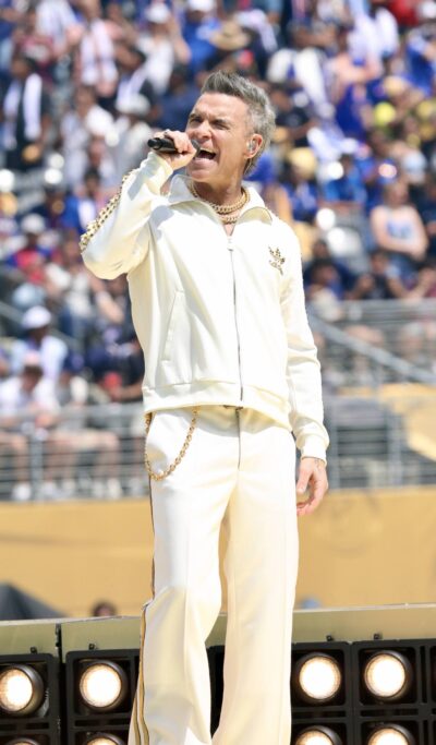 Robbie Williams singing