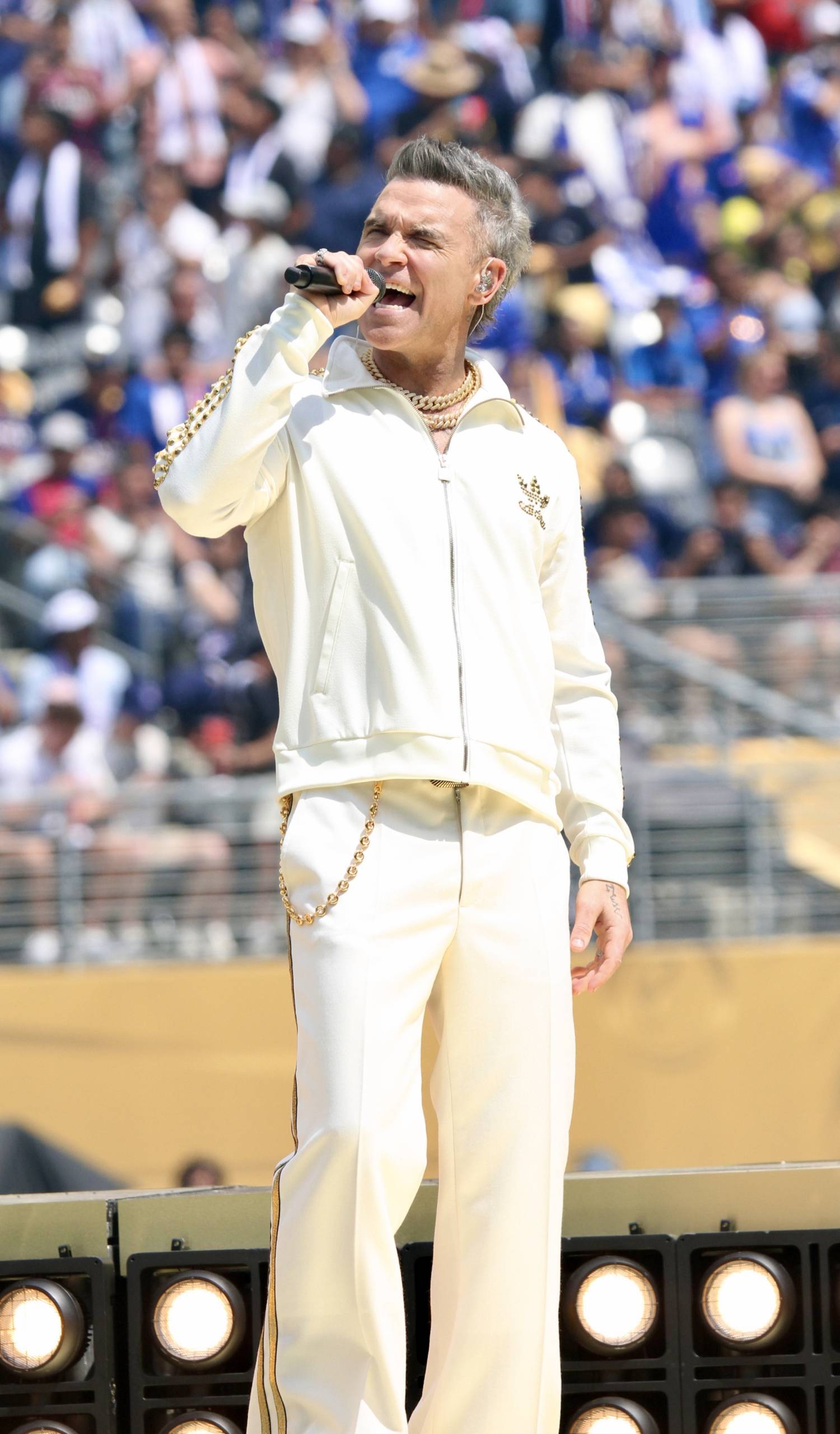 Robbie Williams singing