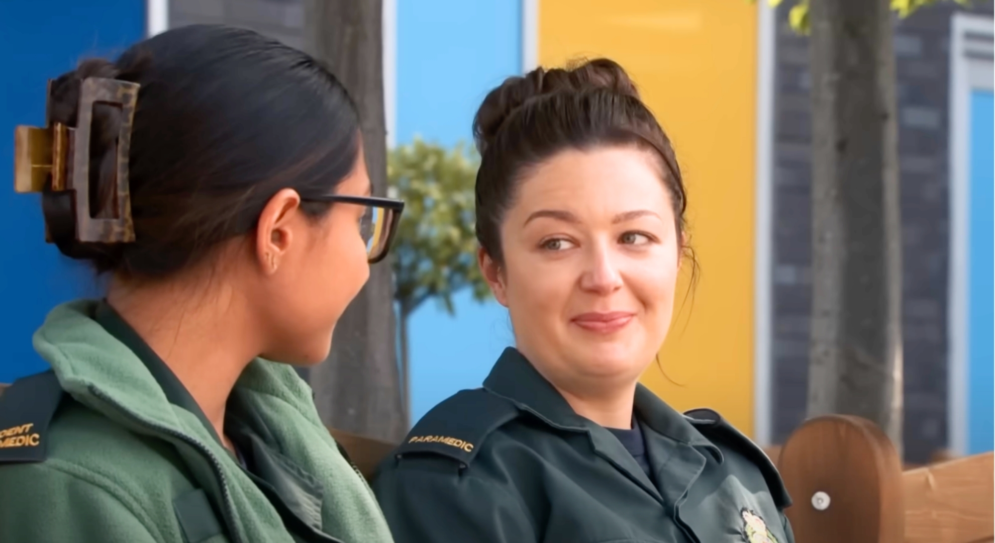 Coronation Street's Sienna talking to Asha outside the hospital
