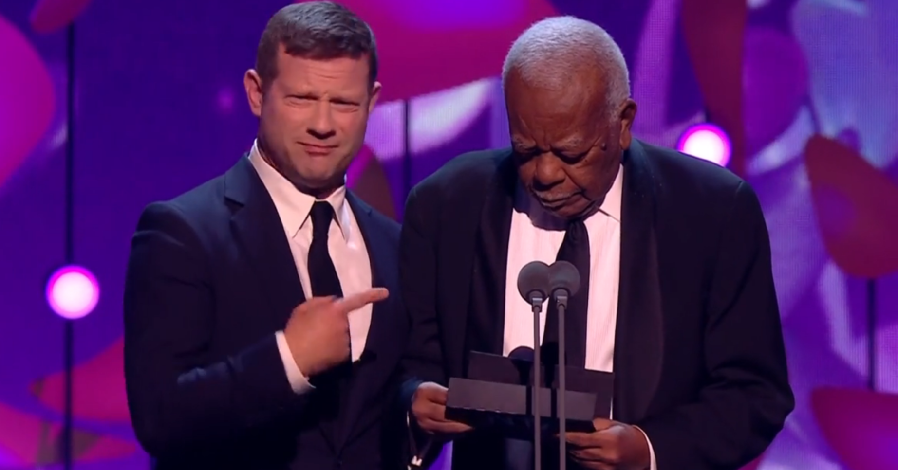 Dermot O'Leary pulling a face at Sir Trevor McDonald at the NTAs