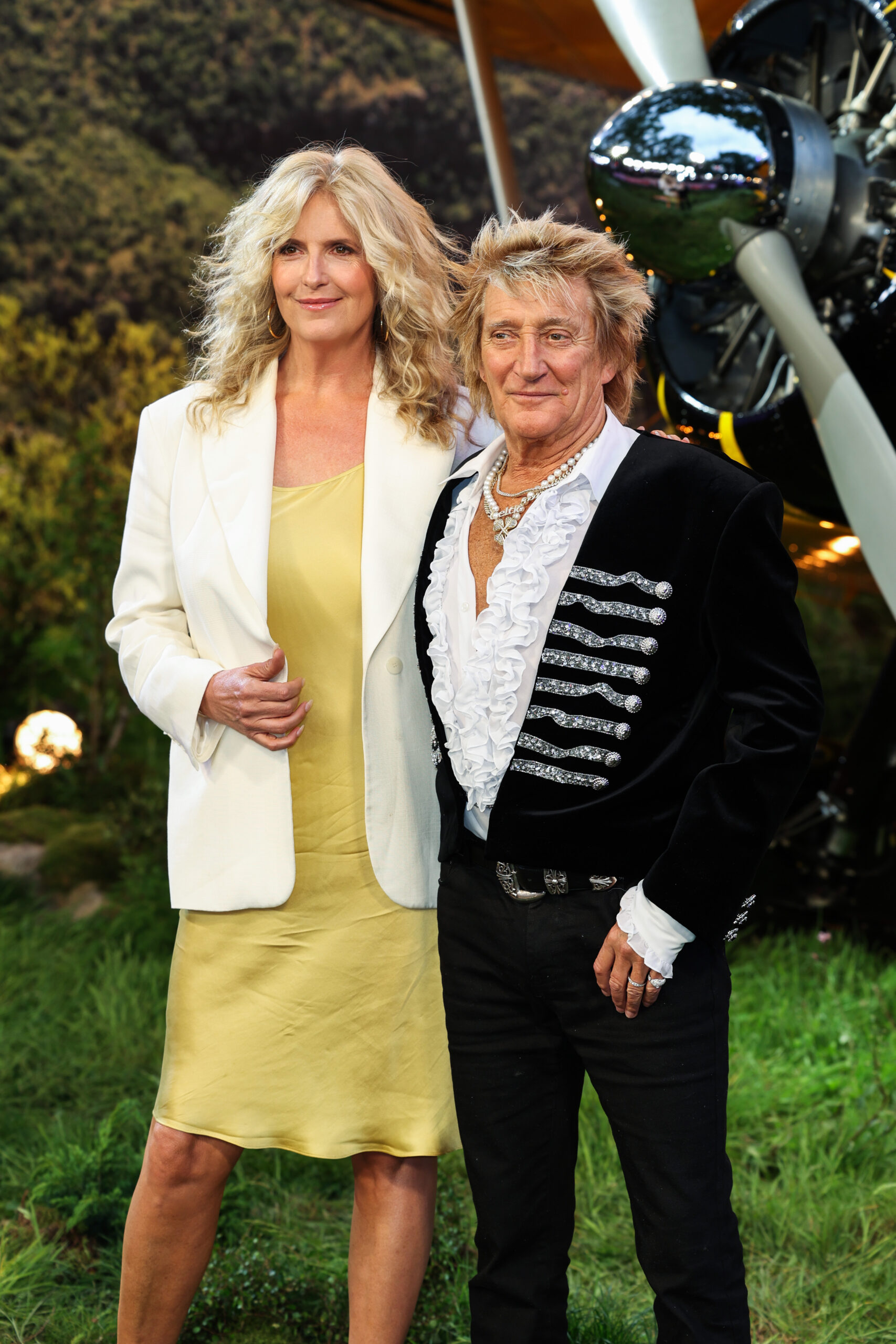 Penny Lancaster and Rod Stewart outside at event