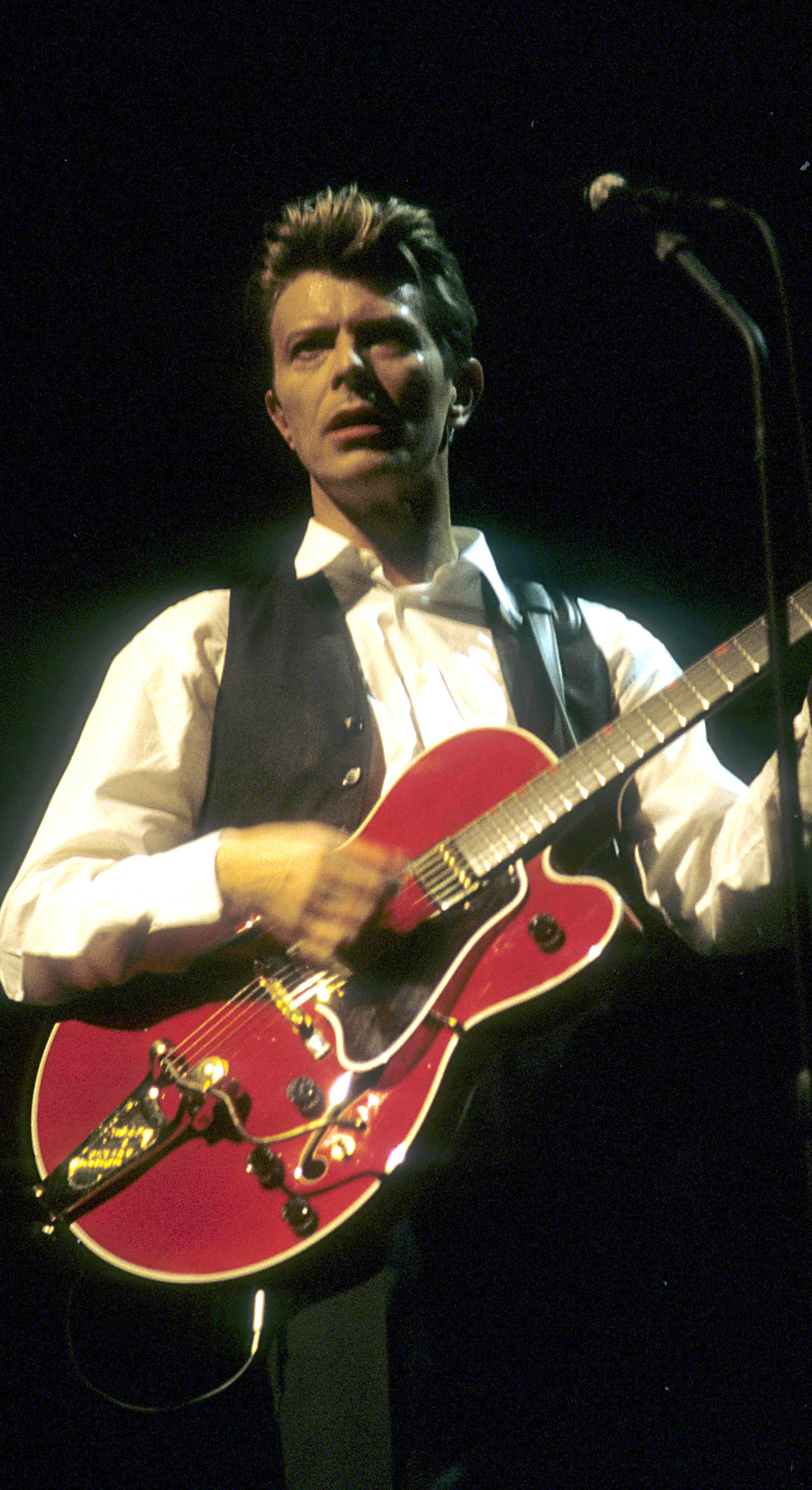 David Bowie performing