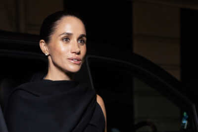 Meghan Markle with glowy makeup at Paris Fashion Week