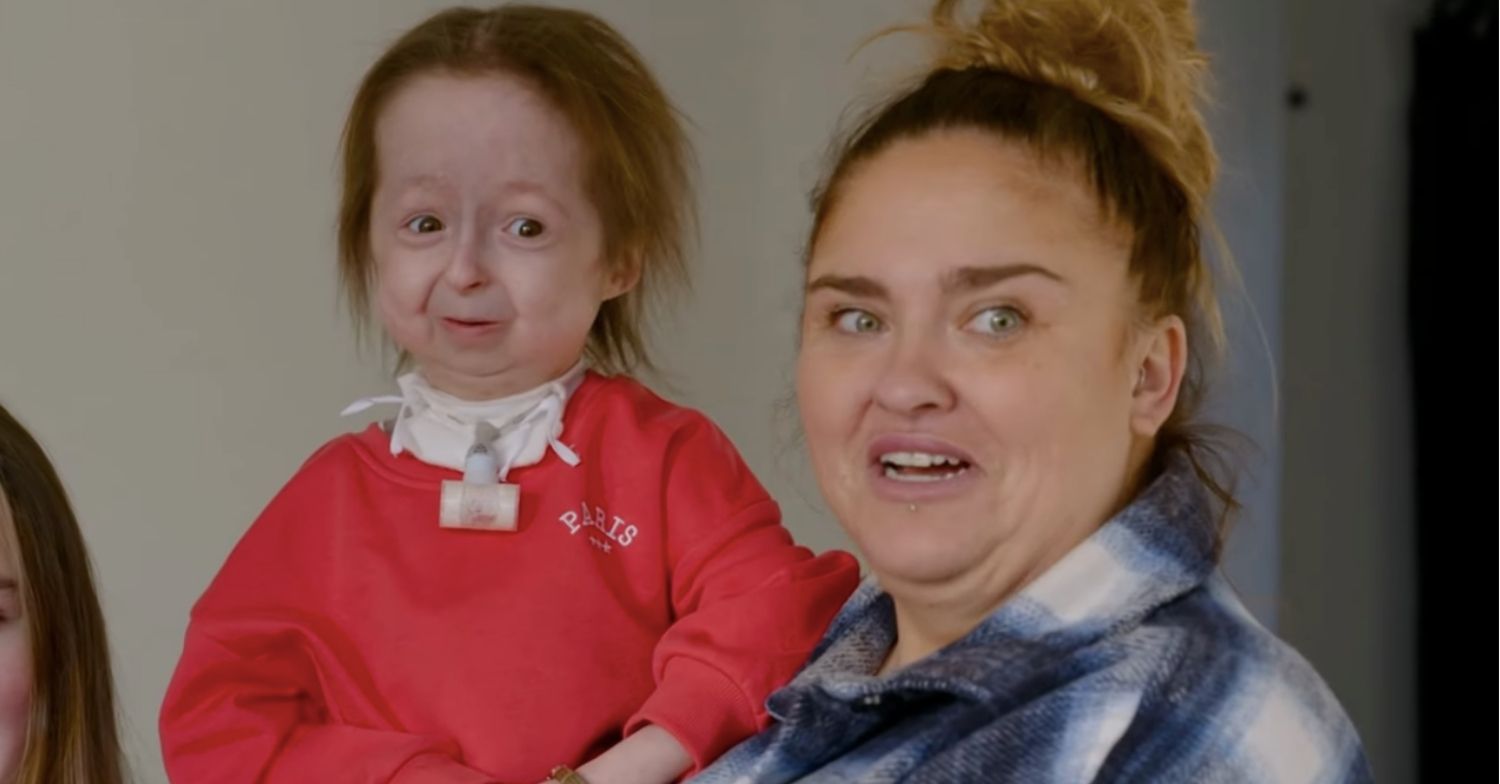 Isla and her mum on DIY SOS