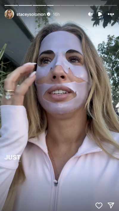 Stacey Solomon wearing a face mask in streets of LA