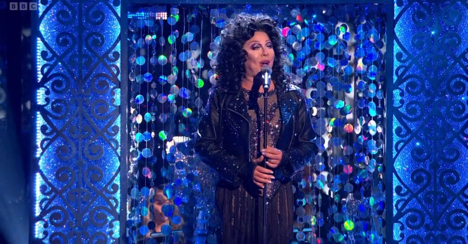 La Voix singing on Strictly 