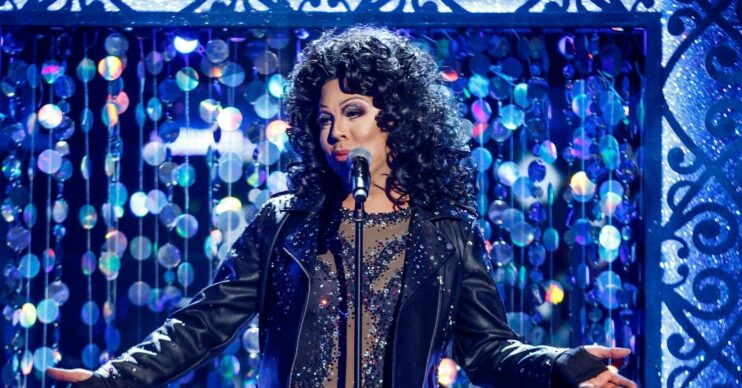 La Voix singing