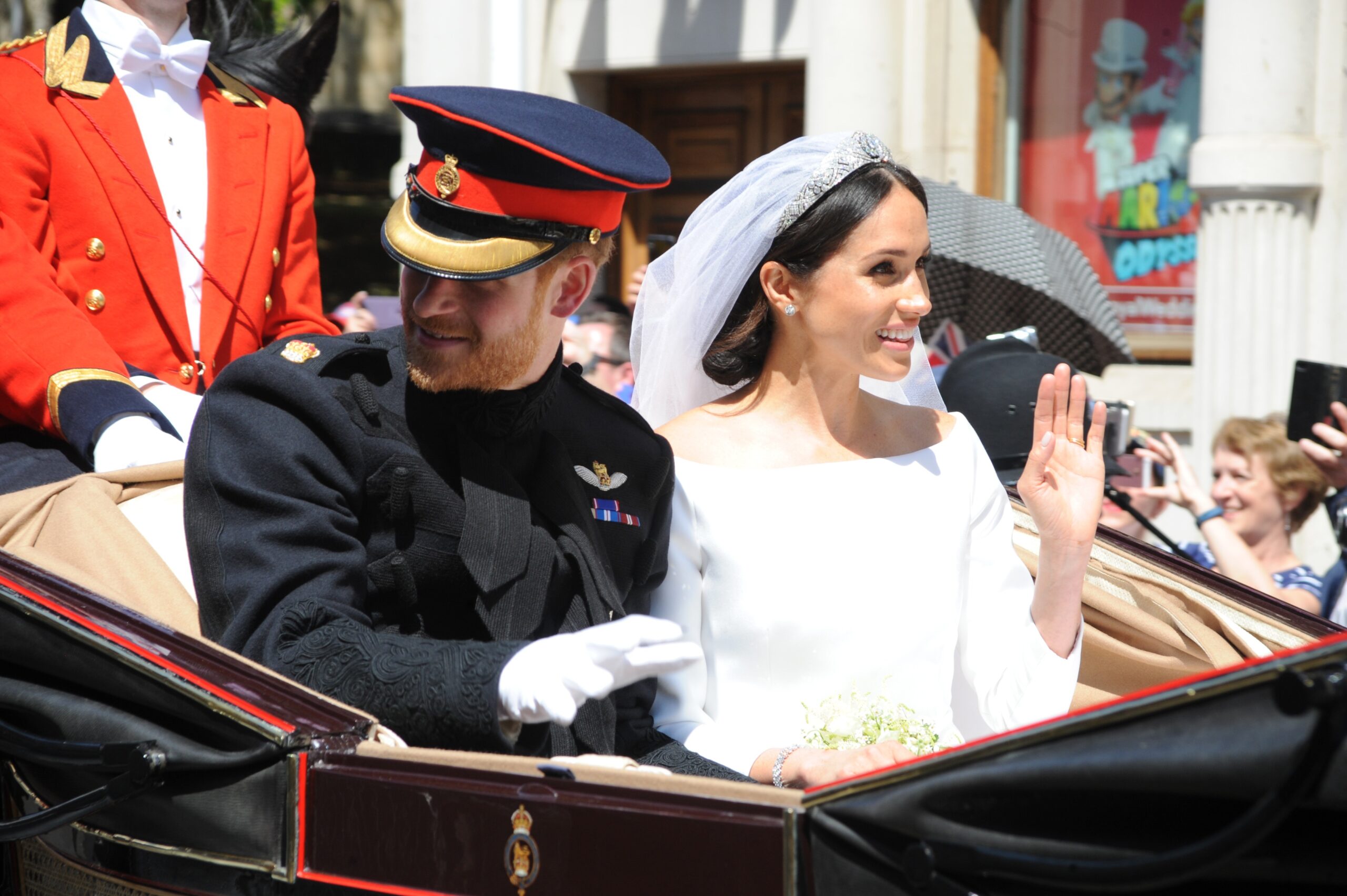 Prince Harry and Meghan Markle kissing at wedding