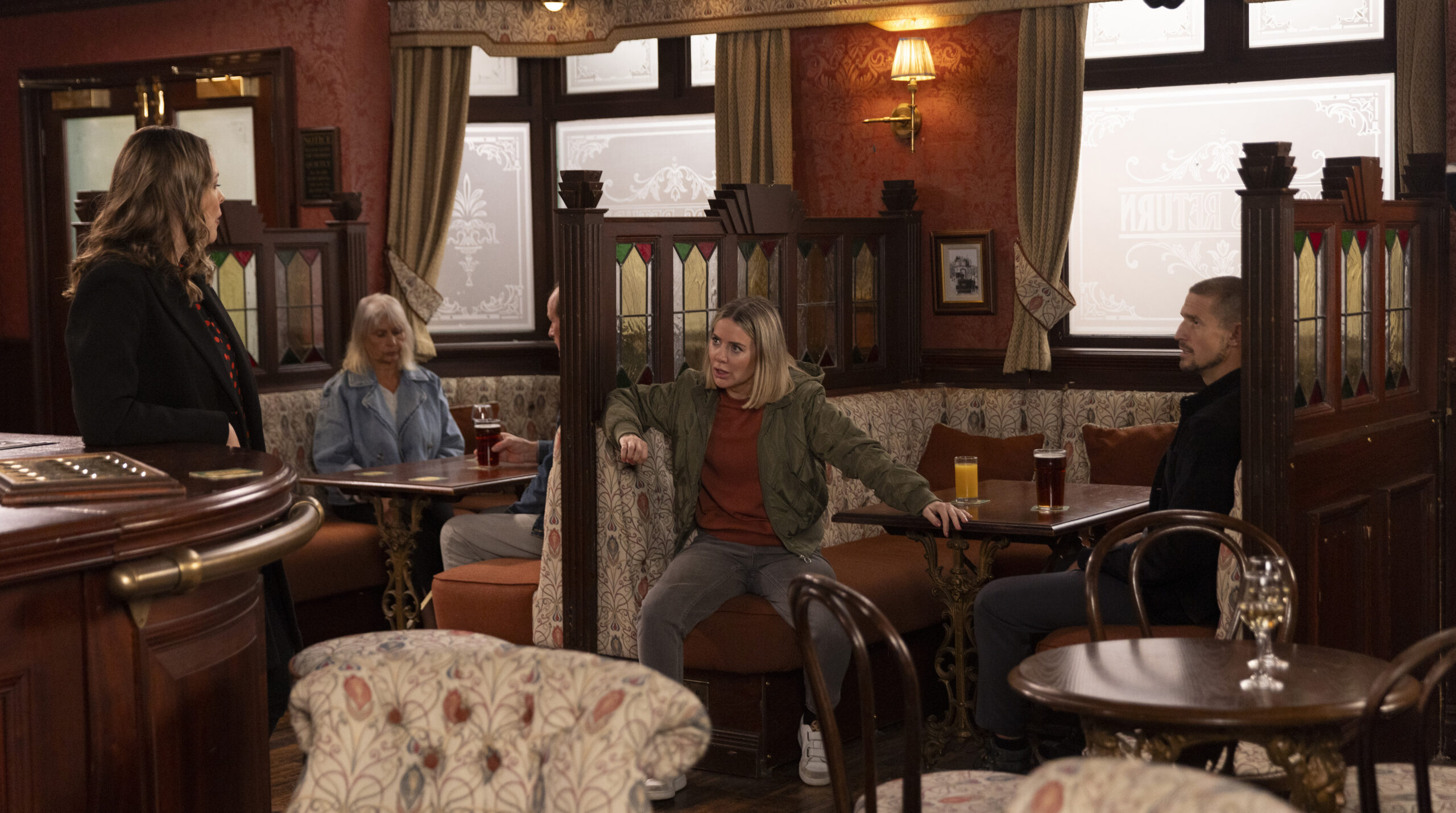 Abi and Tracy arguing in Rovers