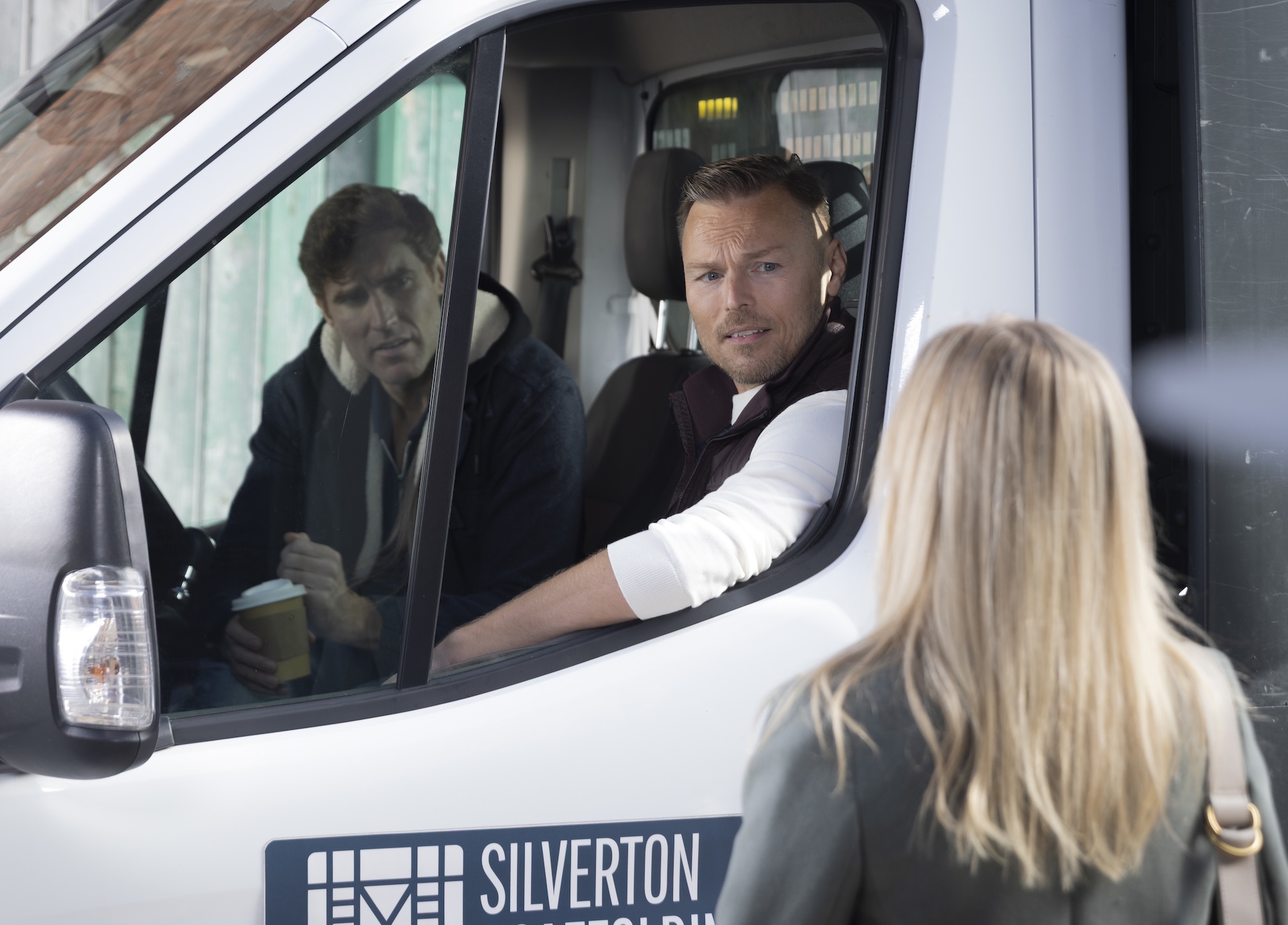 Sarah talking to Theo and Pete in van