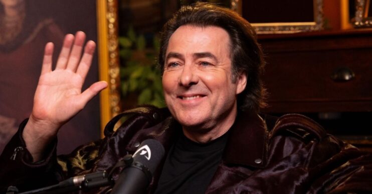 Jonathan Ross waving
