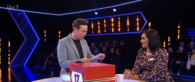 Stephen Mulhern reading a letter on Deal or No Deal