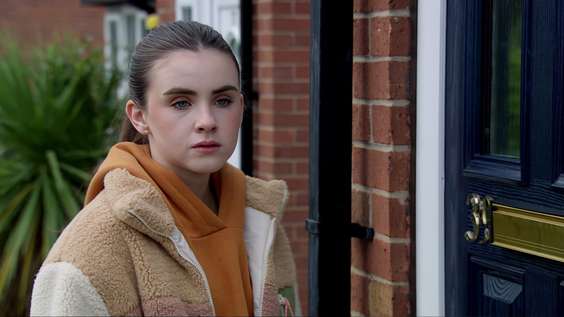 April's mistake leaves her in danger (Credit: ITV)
