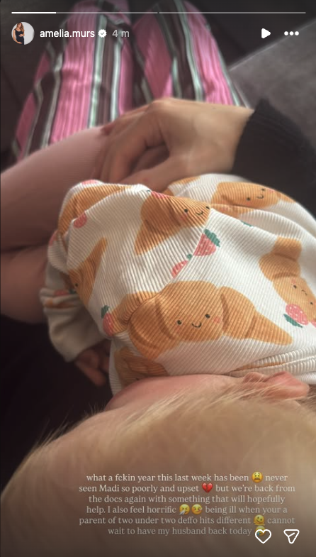 Amelia Murs cuddling her daughter