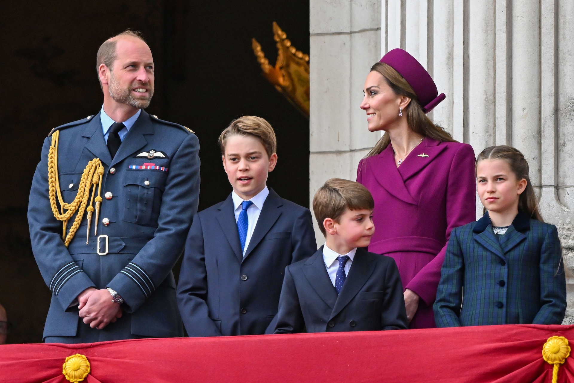 William and Kate with their kids on the balcony