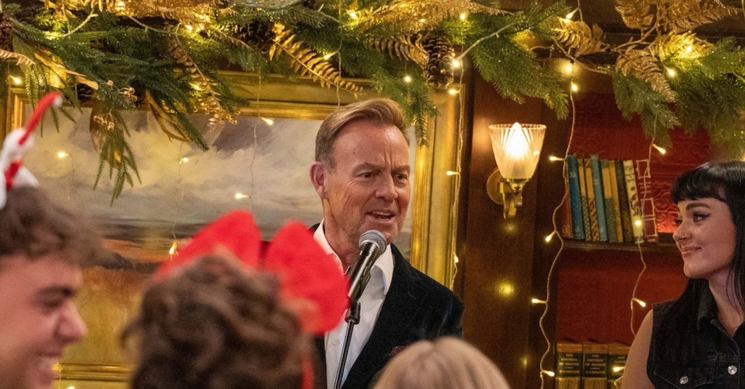 Christmas kicks off with a very festive performance from Jason Donovan (Credit: ITV)