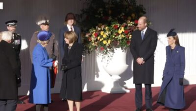 Kate Middleton performing curtsy on state visit