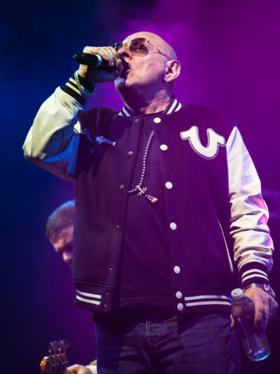 Shaun Ryder performing