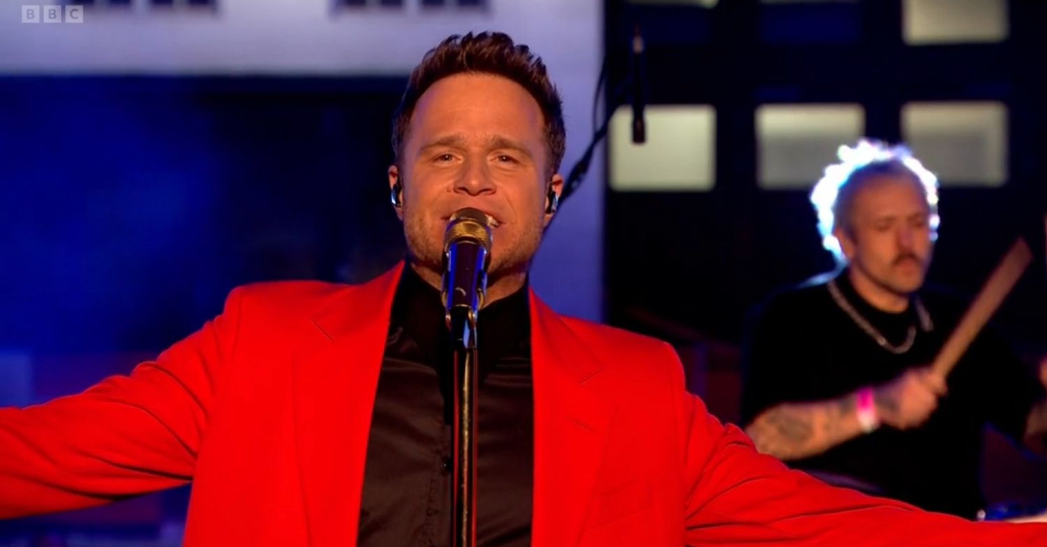 Olly Murs singing on The One Show