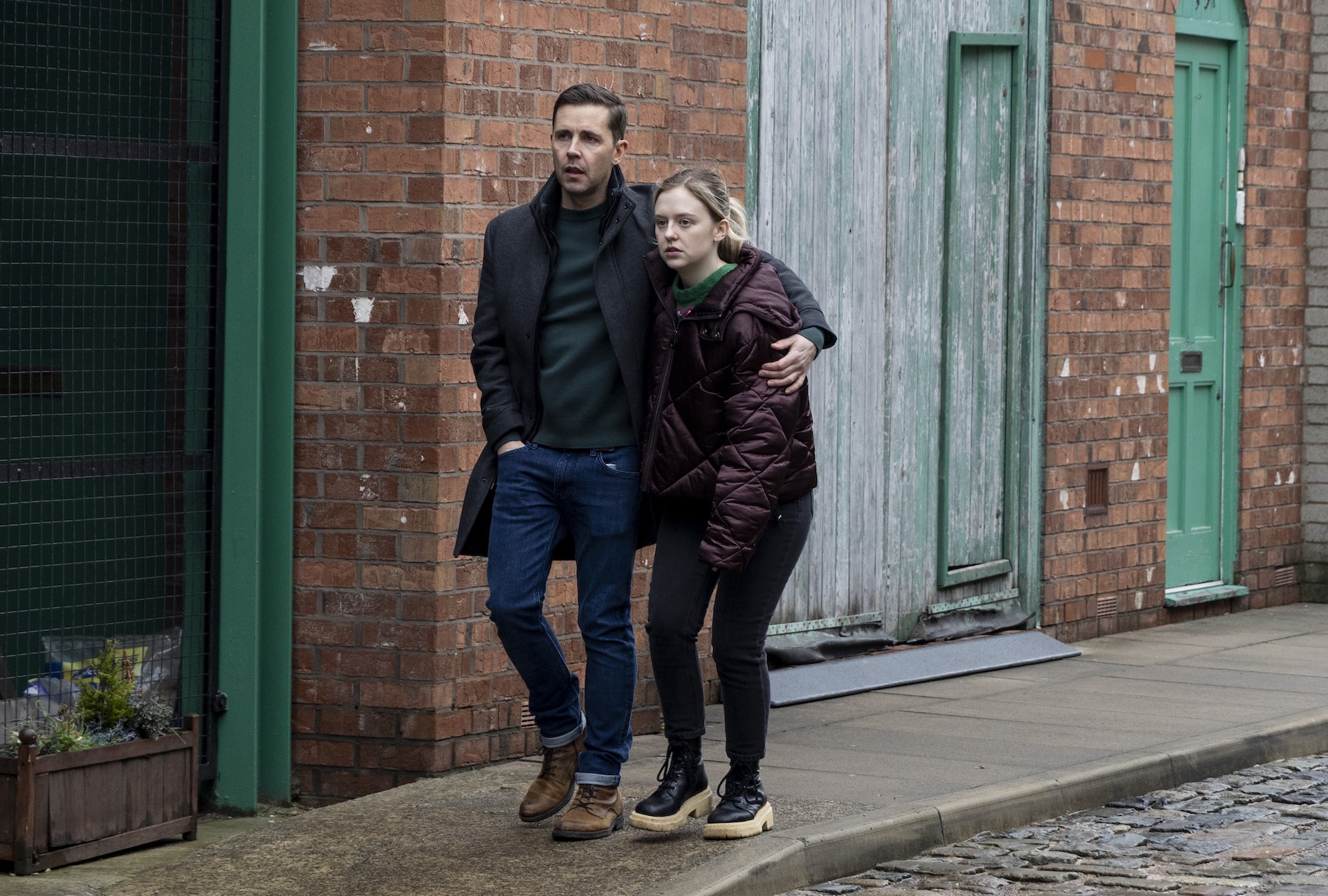 Coronation Street's Todd and Summer upset outside