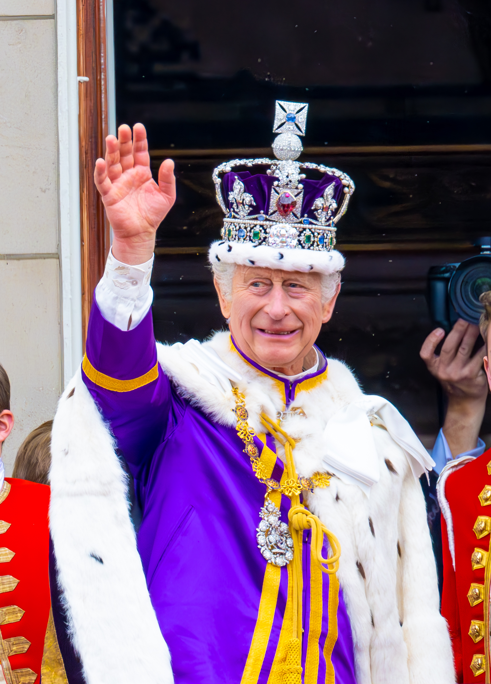 King Charles waving from Buckingham Palace balcony at coronation