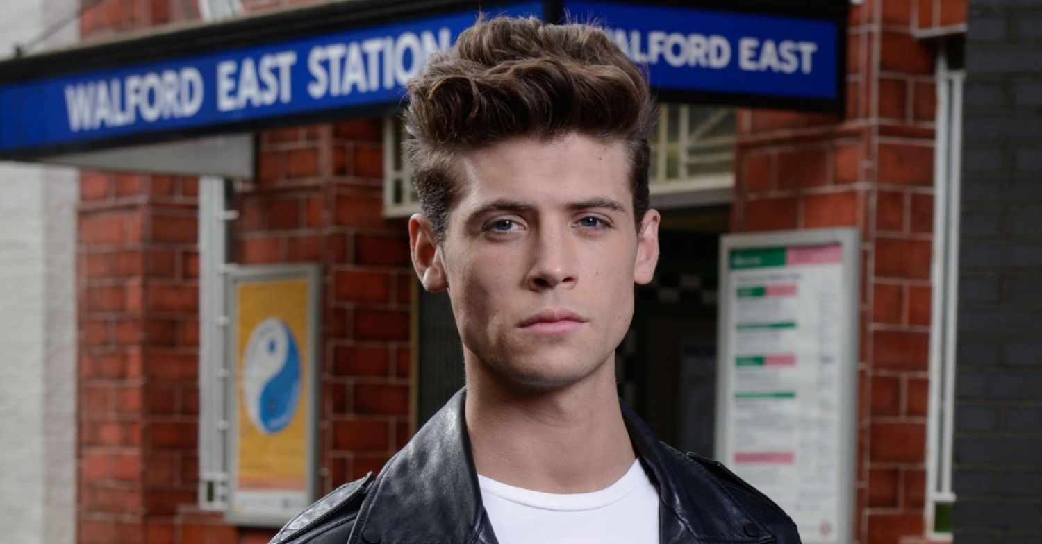 Ned Porteus as Mark Fowler