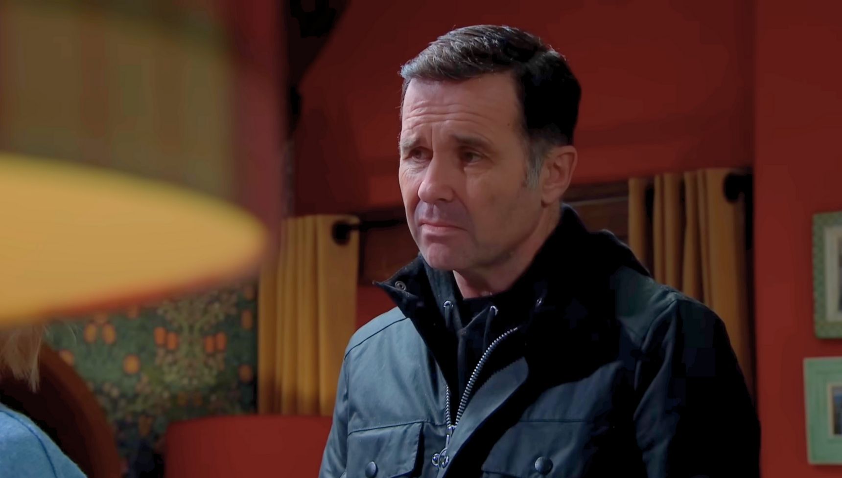 Graham is back and wants to help Rhona (Credit: ITV)
