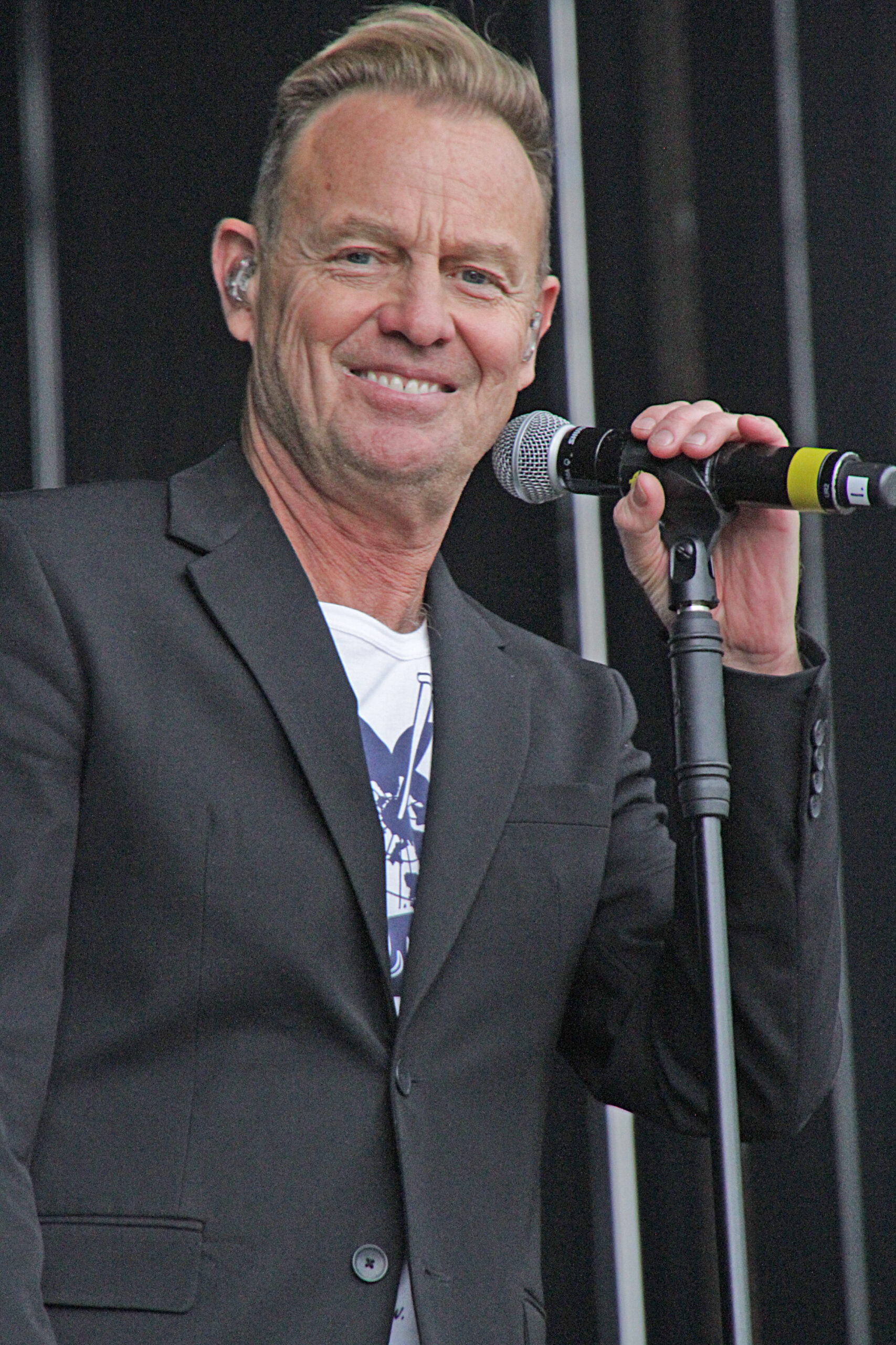 Jason Donovan smiling