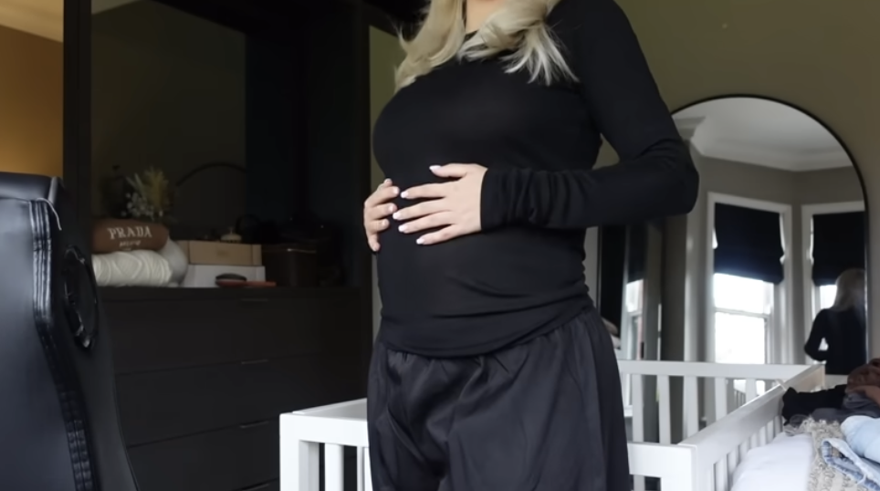 Molly-Mae shows baby bump 
