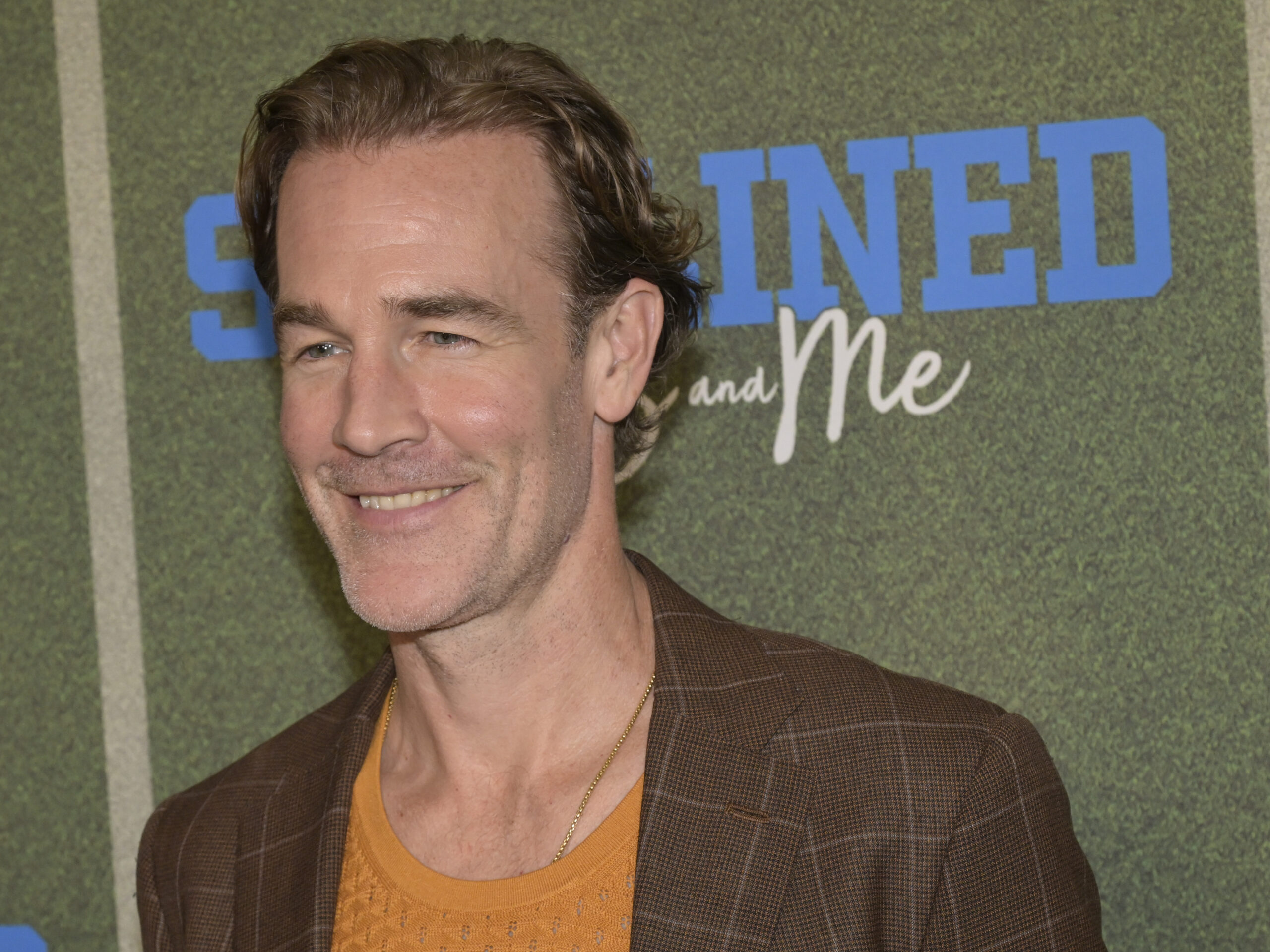 Jams Van Der Beek smiling