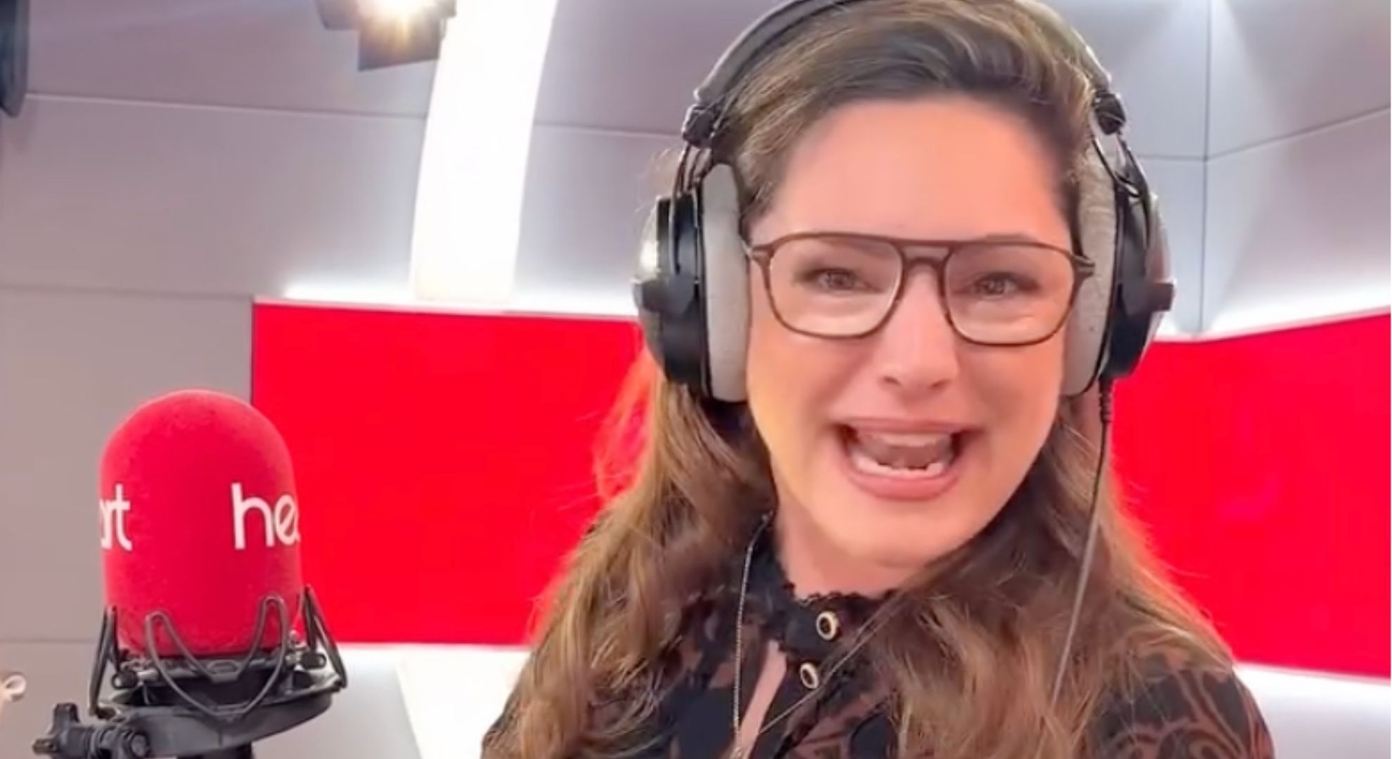 kelly brook in glasses