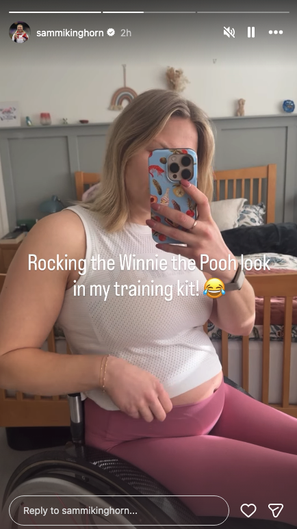 Sammi Kinghorn showing off her pregnancy bump