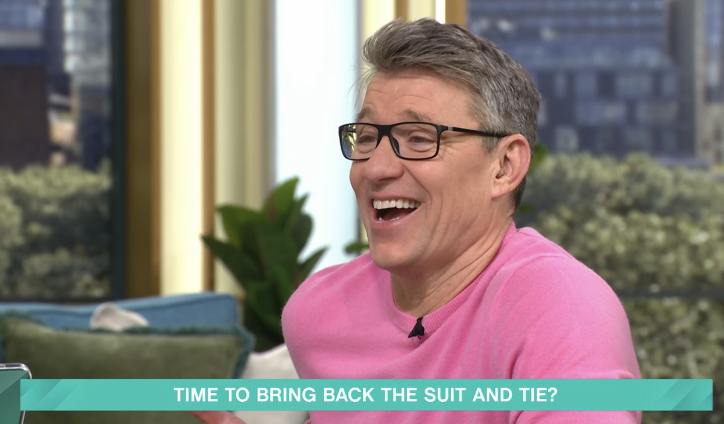 Ben Shephard wearing pink on This Morning