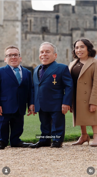 Warwick Davis with his children