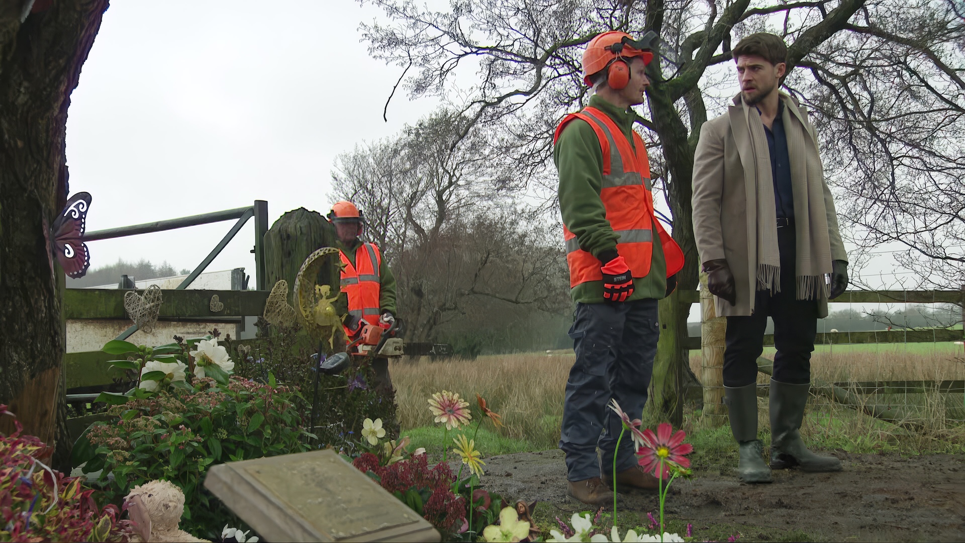 Joe orders the workmen to destroy the field including Holly's memorial.
