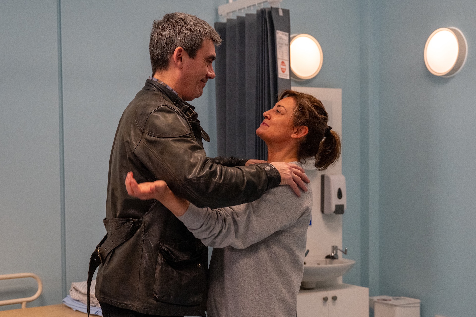 Cain and Moira meet in hospital in Emmerdale spoilers