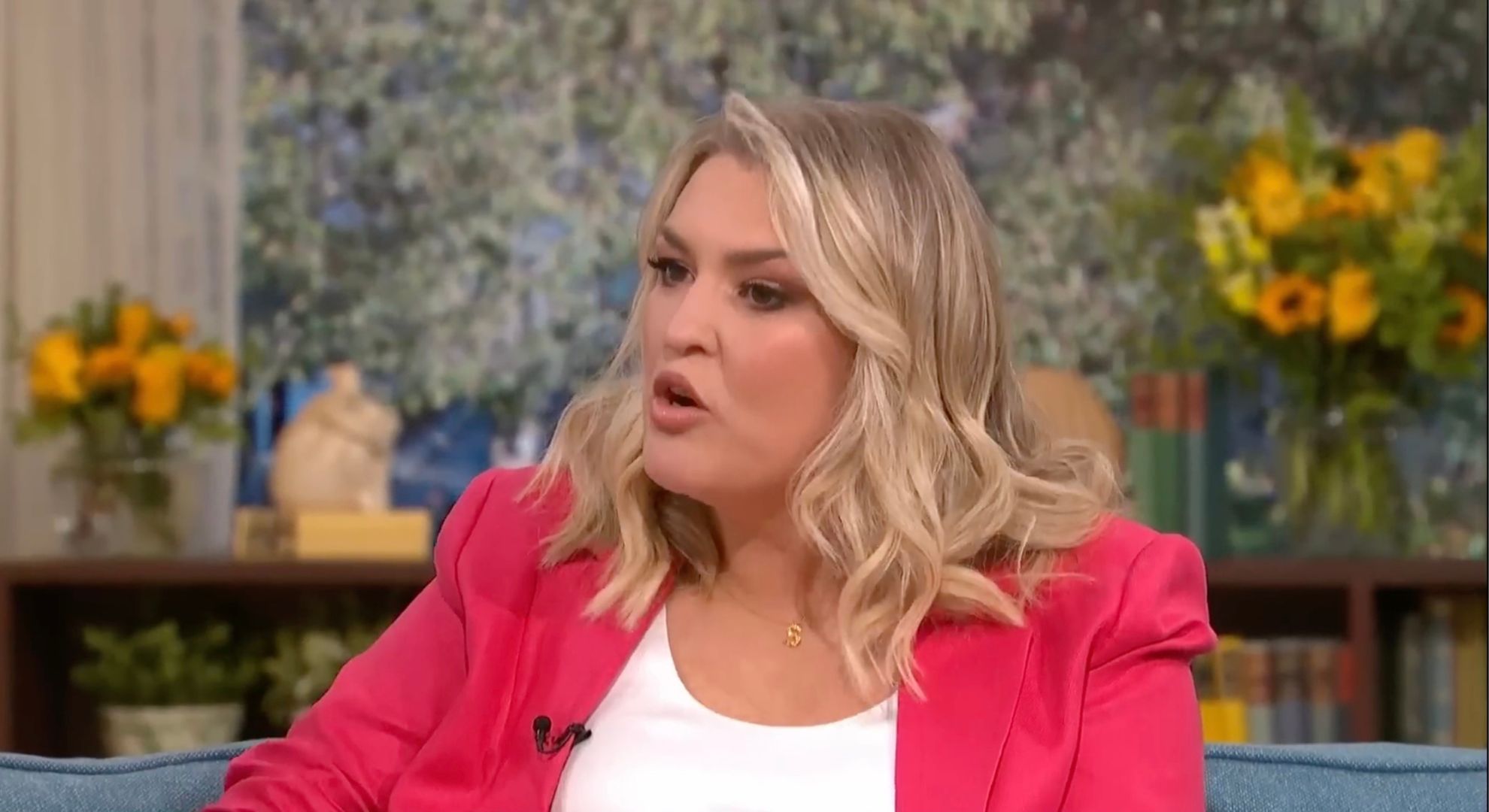 ‘You look younger!’ Sara Davies fans in awe as 41-year-old’s new look has everyone obsessed