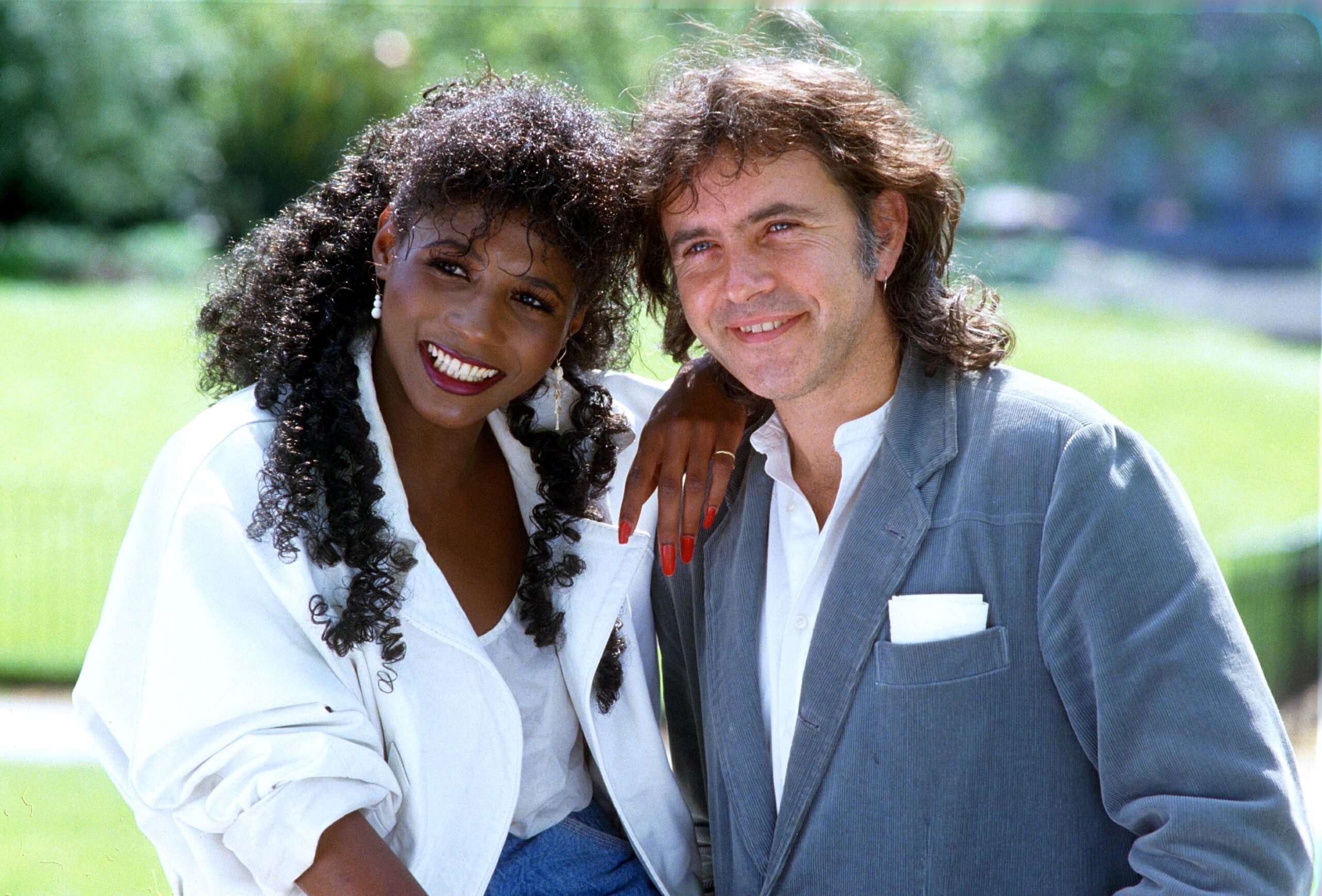 Sinitta and David Essex smiling