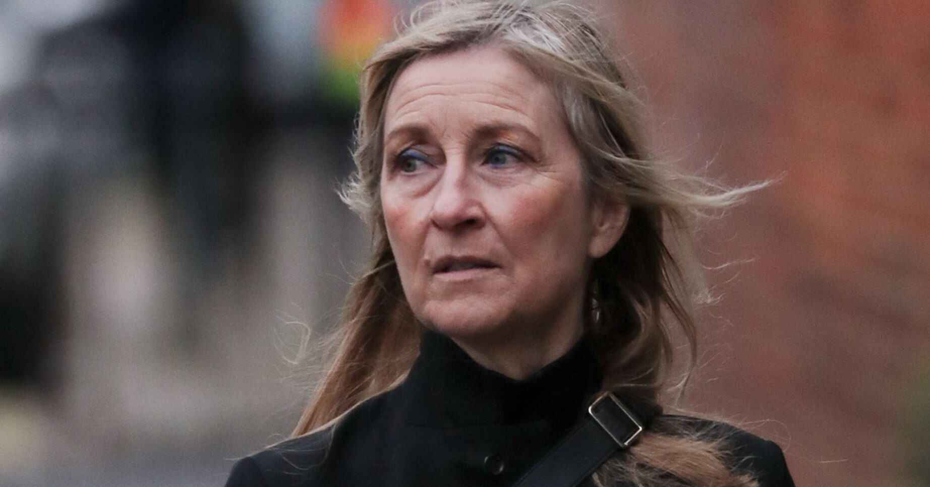 Fiona Bruce looking to the side