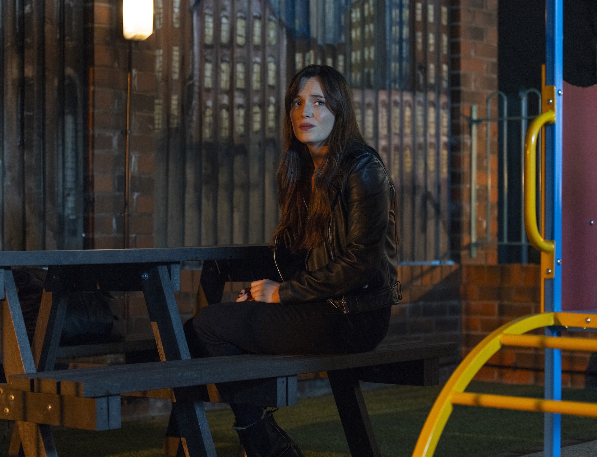 Who has approached Jodie? (Credit: ITV)