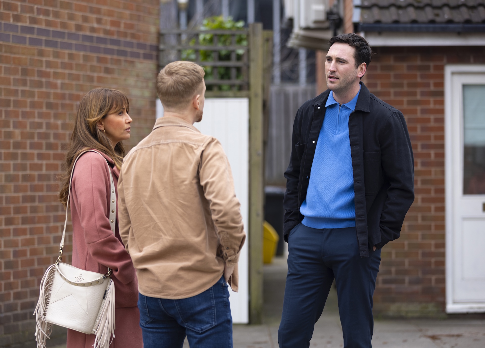 Kit talking to Gary and Maria in Coronation Street