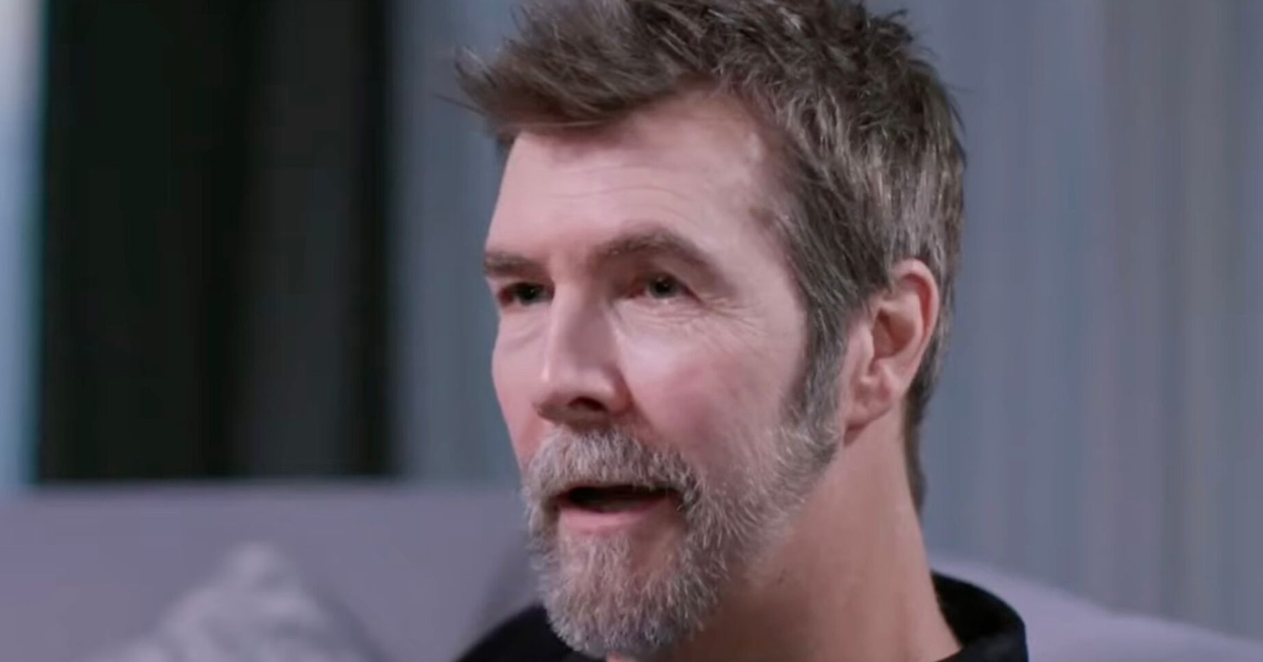 Rhod Gilbert talking